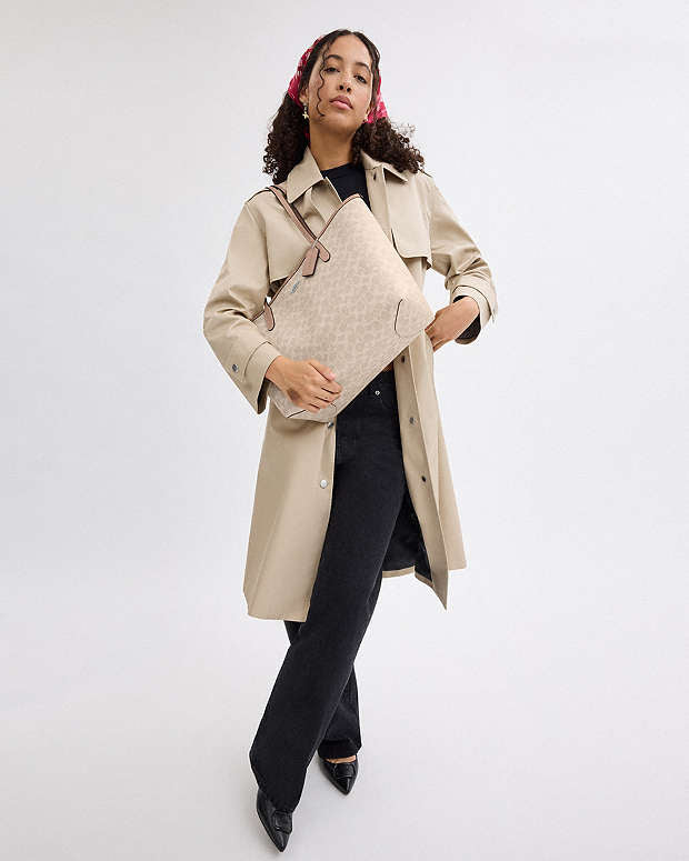 Coach City Tote Bag
In Signature Canvas