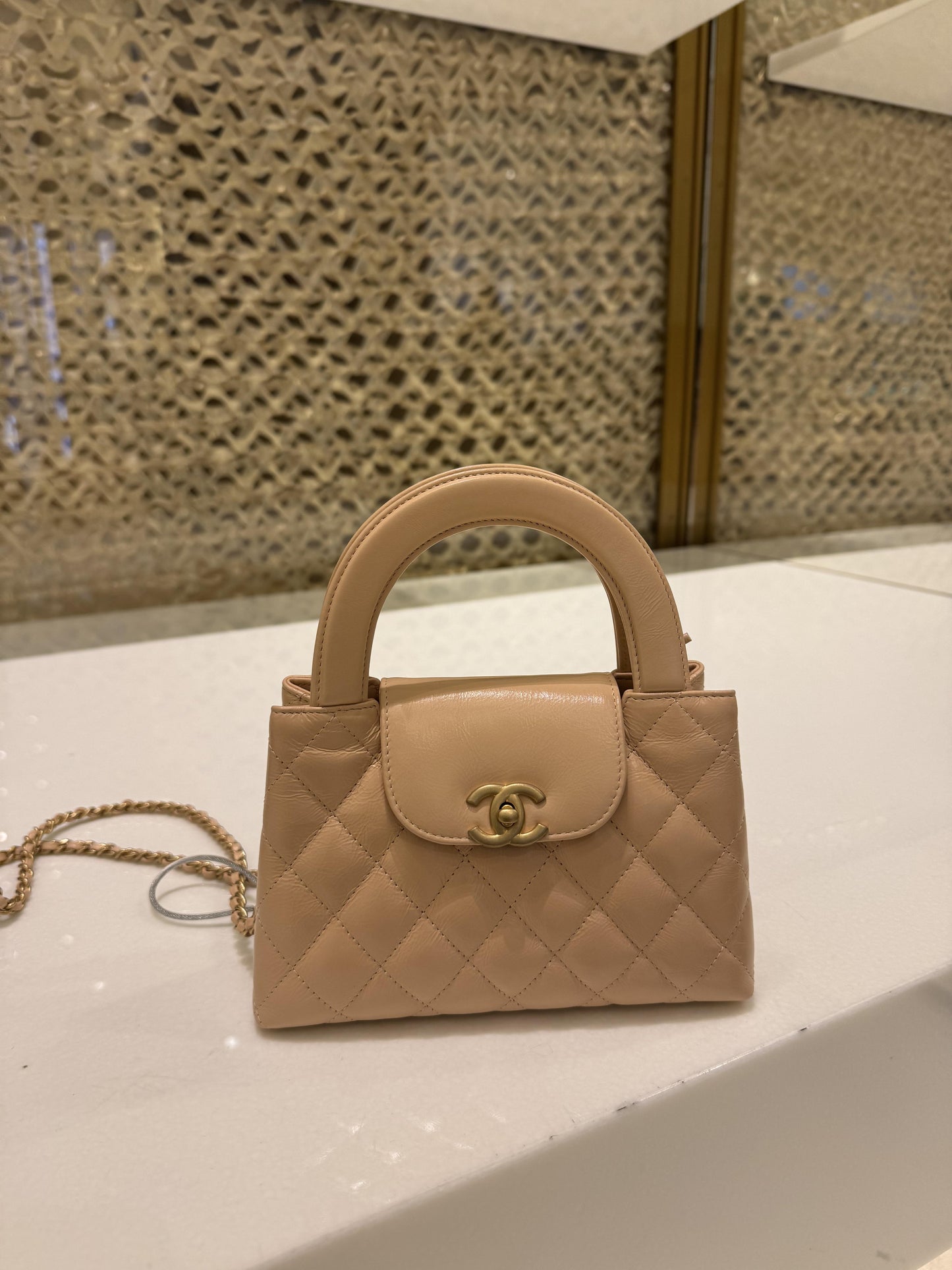 CHANEL
Small Kelly Beige