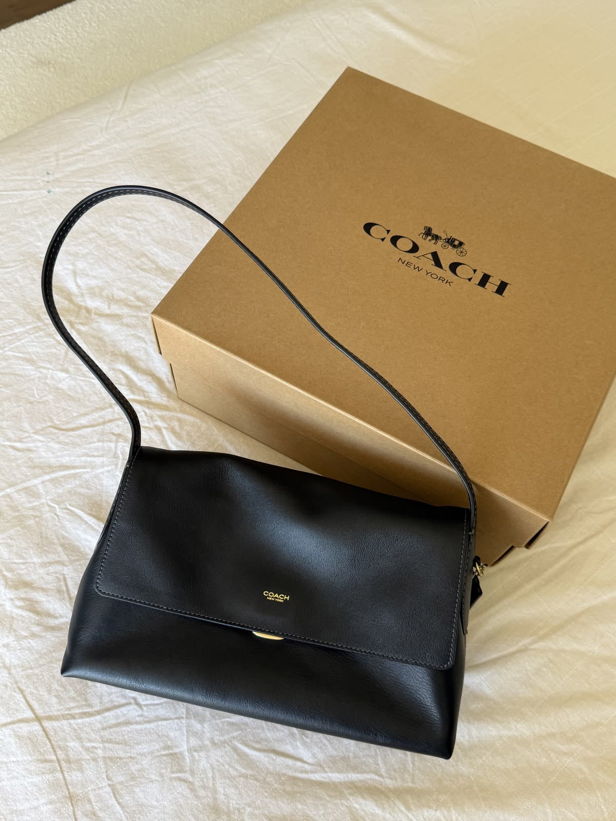 Natural Grain Leather Chelsea Shoulder Bag 30 Black
