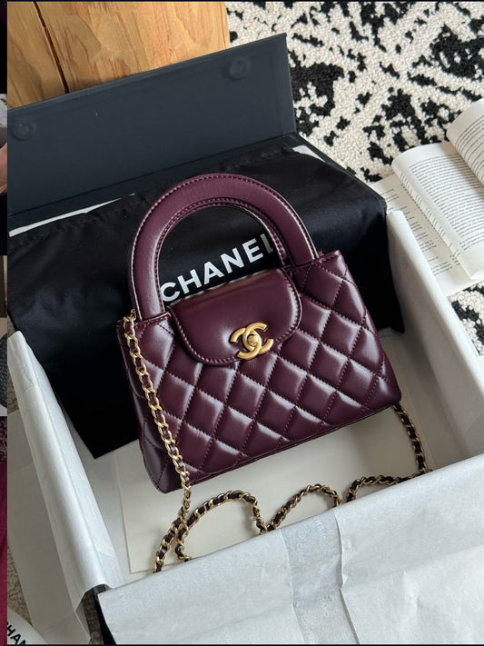 CHANEL
Small Kelly Burgundy