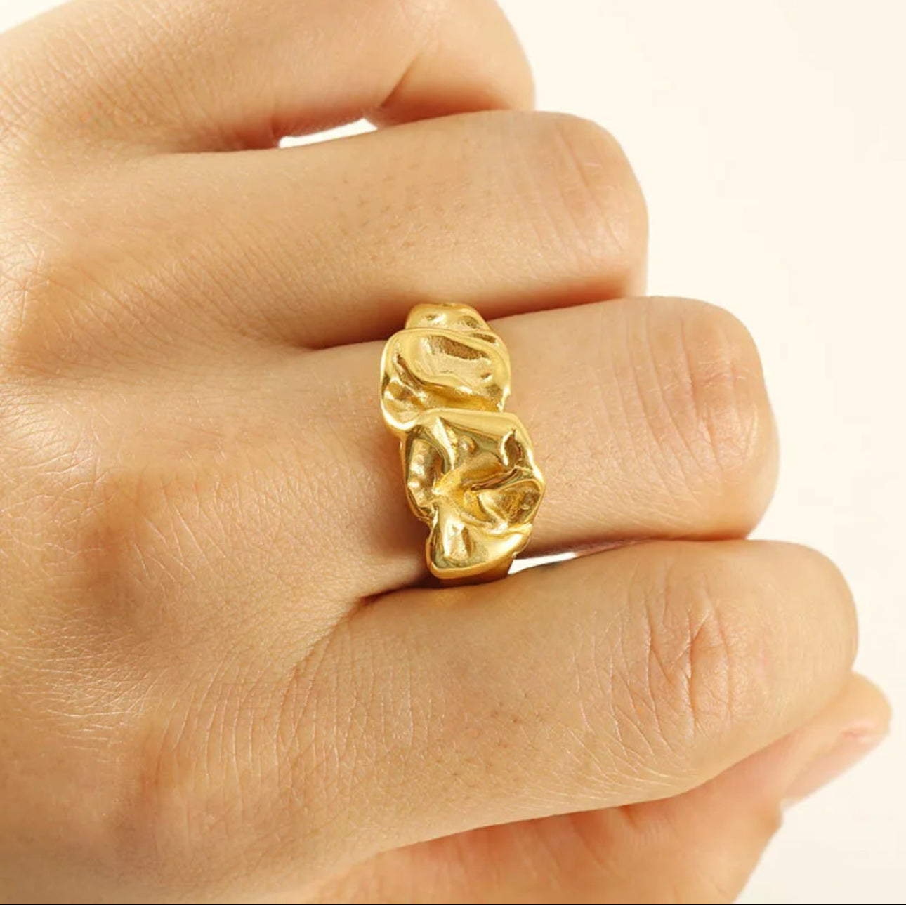 Ruffle ring