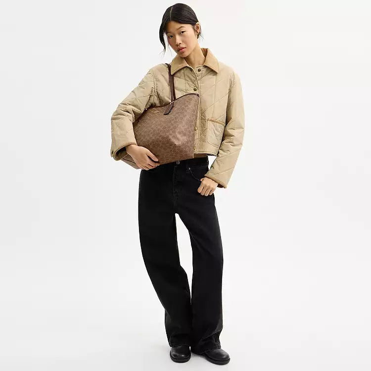Coach City Tote Bag
In Signature Canvas