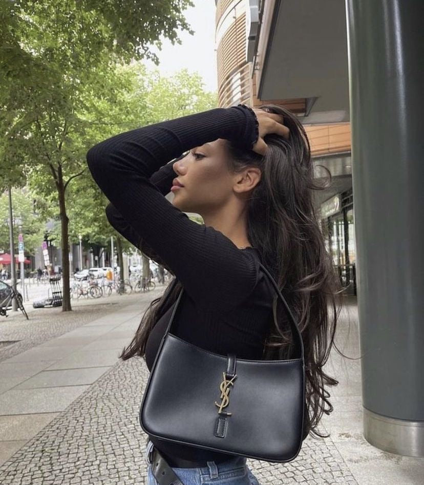 SAINT LAURENT Medium LE 5 À 7 IN SMOOTH LEATHER NOIR