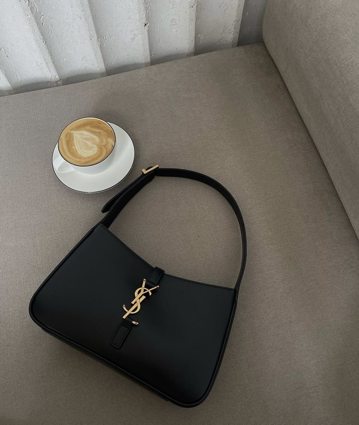 SAINT LAURENT Medium LE 5 À 7 IN SMOOTH LEATHER NOIR