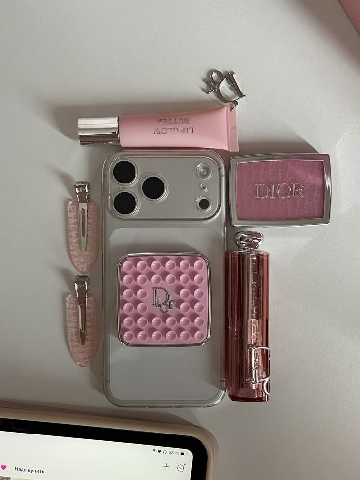 Dior phone grippy