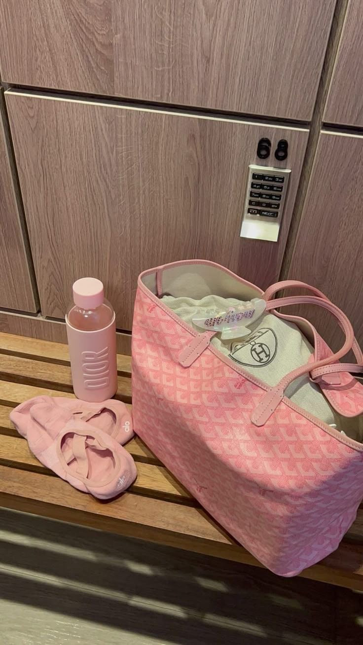 Goyard Medium tote Pink