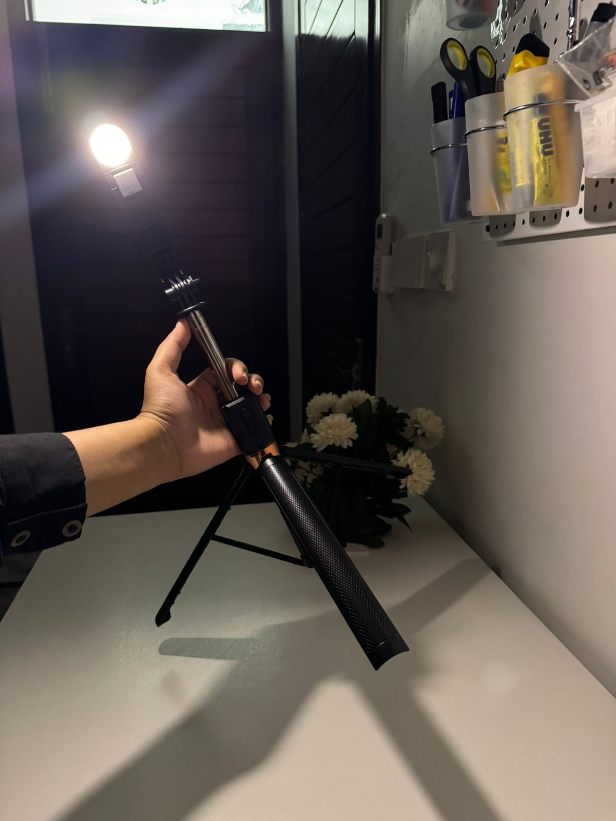 LIVE BROADCAST TRIPOD STAND WITH LIGHT AND WIRELESS REMOTE 165cm